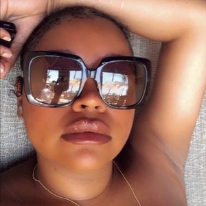 Meet your Posher, Christina